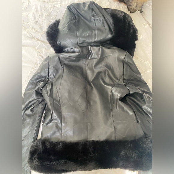 Faux leather jacket with fur black linings - Picture 4 of 4